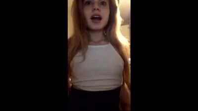 Дівчина в спідниці показує трусики в Periscope, Upskirt, Downblouse, Periscope, Skype