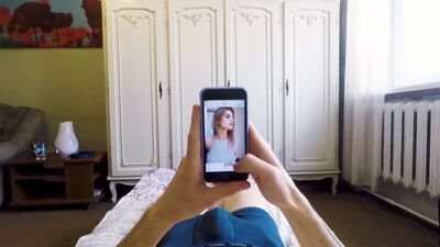 La sorella diciottenne con delle tette fantastiche si è masturbata davanti al fratello e per un pelo non sono stati scoperti dalla mamma.mp4