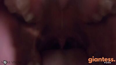 Vore-vixens-połknięte-w całości-przez-efektowną-gigantkę-supergwiazdę-kierowniczkę_premium_1080p