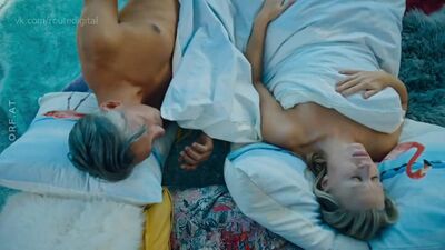 Nina Proll nue - Vorstadtweiber s01e49 (2020) HD 720p Regarder en ligne / Nina Proll - Les femmes de la banlieue