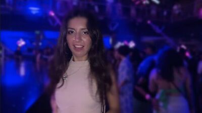 Gatinha à procura de aventuras picantes