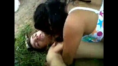Gravaram no telemóvel como eles estão a foder nos arbustos!!!