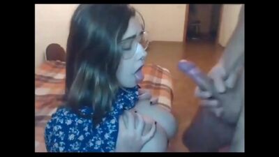 La hermana pequeña le ha hecho una mamada a su hermano, hermana sexy, porno, casero, privado