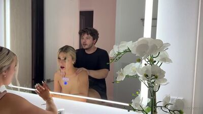 Vídeo de Cas Summer a ser fodida em frente ao espelho vazou - Influencers GoneWild