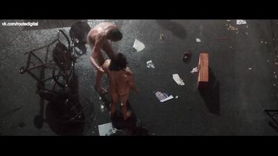 Ванесса Хадженс, Маккензі Девіс оголені — «Фріки природи» (2015) HD 1080p Blu-ray — дивитися онлайн
