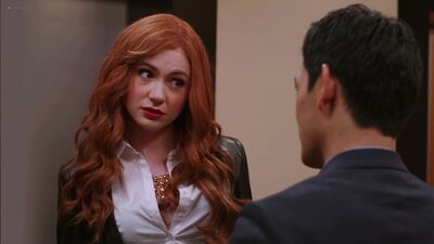 Karen Gillan – Selfie (2014) 1.ª Temporada, Episódio 1, HD 1080p, na Internet, nua? Sensual! Ver online / Karen Gillan – Selfie