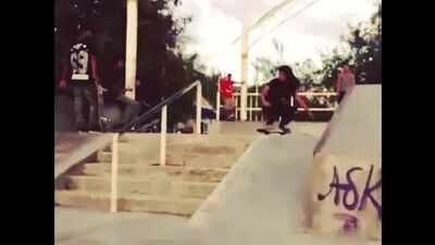 [Man-style] Girl who tries to look cool on a skateboard but ends up slamming her crotch into a railing