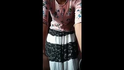 Mignonne-fille-punjabi-montrant-ses-seins-et-sa-chatte.mp4