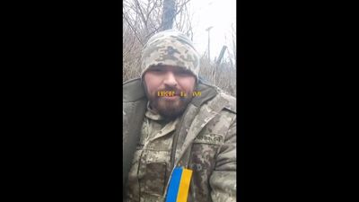 Algo no va bien en el reino ucraniano. Un soldado de las Fuerzas Armadas de Ucrania está maldiciendo a los gobernantes sin piedad