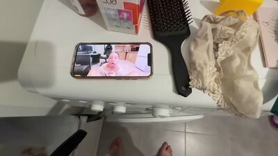 Die Milf schlug vor, ins Bett zu gehen