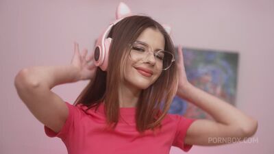 Baby Doll (Adolescente magrinha de 19 anos e um italiano mais velho com um pénis enorme) [2024, sexo anal, foda na boca, aberturas, palmadas, mamas pequenas, 1080p]