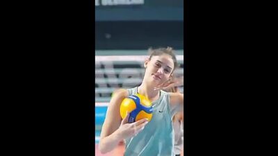 A jogadora de voleibol turca Zehra Gunes_Muito bonita_♥️(240P).mp4