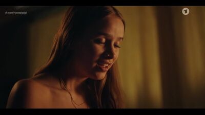 Lina Hüesker Nude - Après nous, le reste du monde (2023) HD 1080p Regarder en ligne / Лина Хускер