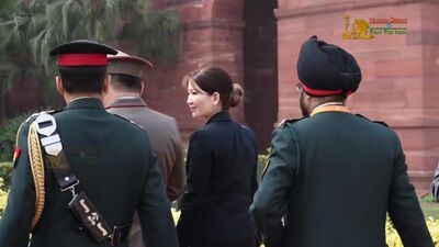 O Chefe das Forças Armadas do Quirguistão, General Raimberdi, em visita à Índia