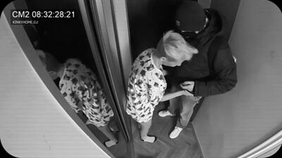 Real_spy_hidden_cam_-_The_girl_gave_a_blow_job_to_the_courier,_husband_in_the_next_room..mp4