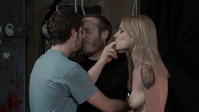 Whitney Moore, Marissa Merrill, Phoenix Askani - Another Yeti: una historia de amor: La vida en las calles 2017 Whitney Moore, Marissa Merrill