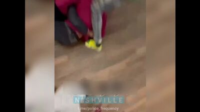 Die Besucher des Einkaufszentrums Opry Mills in Nashville wurden evakuiert, weil es in der Cafeteria zu einer Schlägerei zwischen schwarzen Einwohnern von Nashville gekommen war
