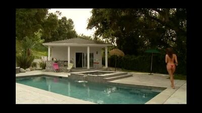 Tori Black 02 À beira da piscina