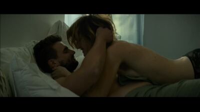 Mackenzie Davis Nua - Izzy Atravessa a Cidade (2017) HD 1080p Ver Online / Маккензи Дэвис - Иззи Atravessa a Cidade