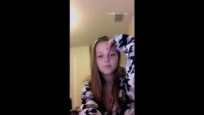 Une voisine ivre en string s'est fait prendre en flagrant délit sur Periscope : porno, sexe, chat en direct, roulette, masturbation virtuelle sur Periscope