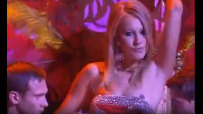Ksenia Sobchak com os seios à mostra - o programa «O Fantasma da Novela»