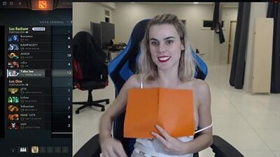 I accidentally flashed a nipple on Twitch