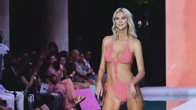 VERONIKA RAJEK à la Fashion Week de Miami
