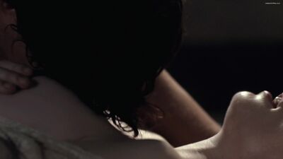 Hayley Atwell - Les Piliers de la Terre (2010)