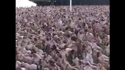5 000 жалаңаш әйел