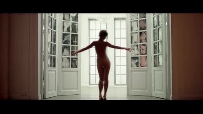 Julianna Karaulova, Naked