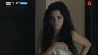 Joana Ribeiro nago – „Mother Paula” – s01e01 (PT 2017) LQ
