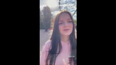 Obiiera kutasa w parku rozrywki