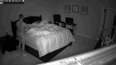 Extremo a sério! O marido dorme ao lado, enquanto a mulher se dá com o amante (Anal, Solo, mamas, MILF, incesto, loira, morena, estudante)