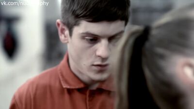 Antonia Thomas e Lauren Socha em roupa interior na série «Misfits» (2009) - (s01e02)
