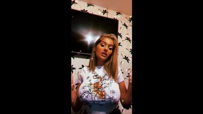 Julia Tica – große Brüste, Neckerei, Mütter, MILF, Hintern, Strip, Webcam, Dessous, Brustwarzen, Titten, Nippel, MILF, ausgezogen, selbstgedreht
