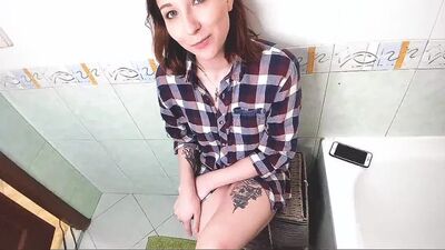 Apanhei o meu irmão a masturbar-se e ajudei-o a tornar-se um homem