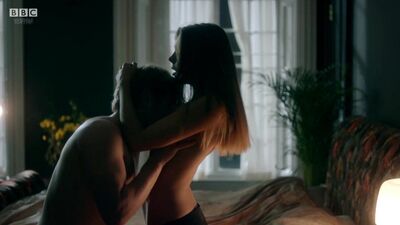 Synnøve Karlsen Nude - Clique - s01e03 (Royaume-Uni 2017) 720p