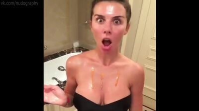 Anna Sedokova - Instagram, 04/12/2017 Nua? Seios, decote