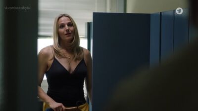 Tanja Wedhorn - Consulta con vistas al mar, t. 1, ep. 11 (2021) HD 1080p ¿Desnuda? ¡Qué sexy! Ver / Таня Ведхорн - Практика с видом на море