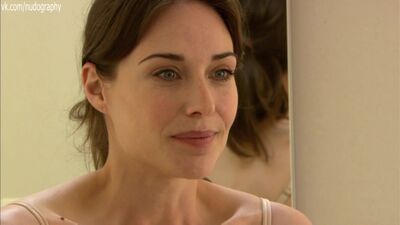 Claire Forlani desnuda en la película «El diplomático» (False Witness, 2009, Peter Andrikidis) 1080p