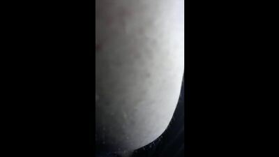 Le hace una mamada a un gordo en el coche. Mira la descripción del vídeo, ahí está lo más interesante
