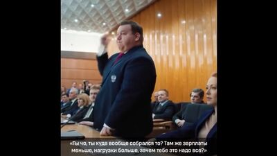 „To nie jest kraj, tylko scenografia” – mocna scena z serialu o piłce nożnej