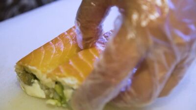 Sushi e rolos japoneses com entrega ao domicílio