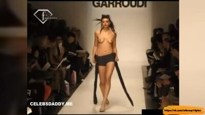 Desfiles de moda con modelos desnudos (antología)