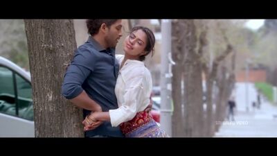 Vídeos musicais de Iddarammayilatho _ Vídeo musical de «Violin Song (Girl Just)» _ Allu Arjun, Amala Paul