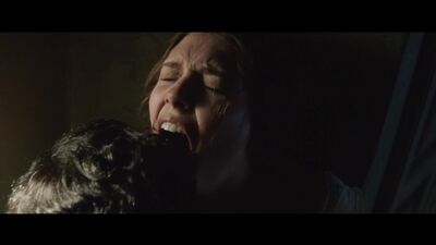 Elizabeth Olsen nua no filme «Teresa Raken» (2013)