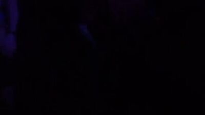 Numa discoteca de Nizhny Novgorod, uma rapariga foi violada mesmo na pista de dança. Segundo testemunhas, a rapariga estava bastante bêbada e estava a atirar-se a toda a gente