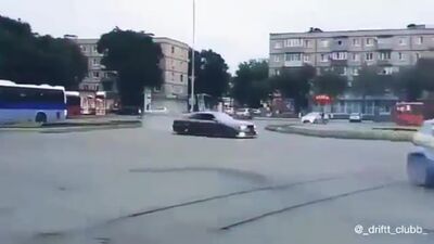 Toyota Chaser. Toyota Chaser. Czerpak. Armatka. Przechylenie na bok. Drift. Silniki 1JZ i 2JZ dają czadu. 360.mp4