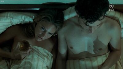 Patricia Aulitzky desnuda - Falco «Maldita sea, seguimos vivos» (Alemania, 2008) 720p