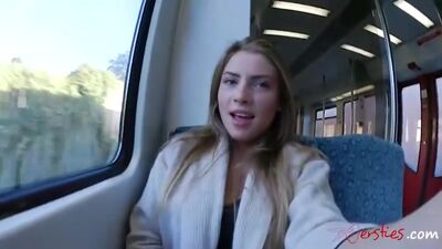 Masturba-se nos transportes públicos diante da câmara